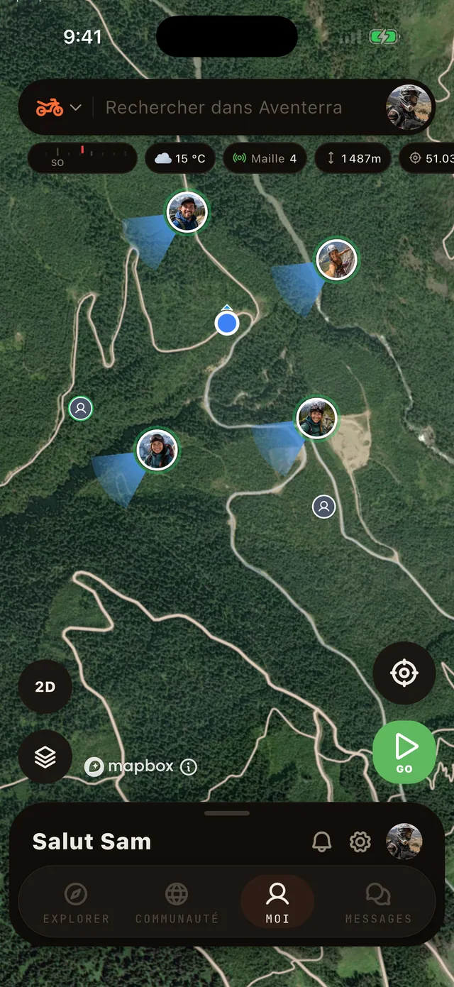 Carte satellite Aventerra avec la position en direct de quatre membres du groupe sur le sentier et un décompte de quatre pairs sur le réseau maillé